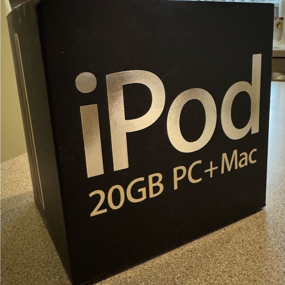 Apple iPod Classic 4th Gen 20GB – Complete in Box – Original Accessories